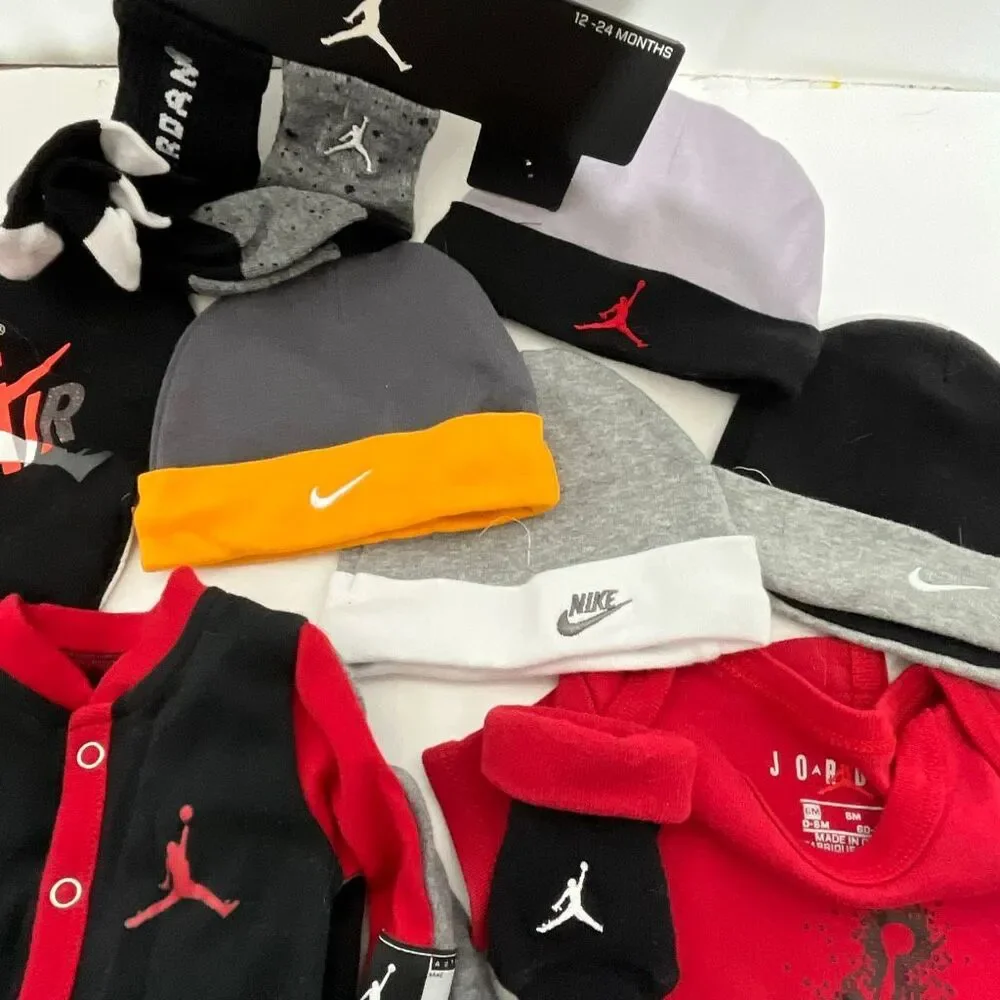 Lot of 10 Nike Air Jordan Baby Multicolor Beanie Socks Bib Onesie Set 0-6 Months - Picture 8 of 9